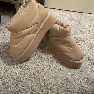 Women's Tan Slip-On Waterproof Platform Boot NWOT